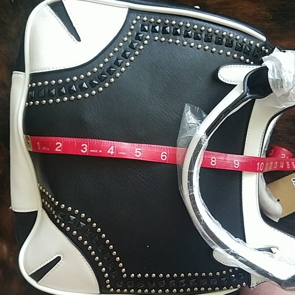 NWT Gorgeous Bl&Wht Chacal Taylor Studded Tote - Picture 9 of 10